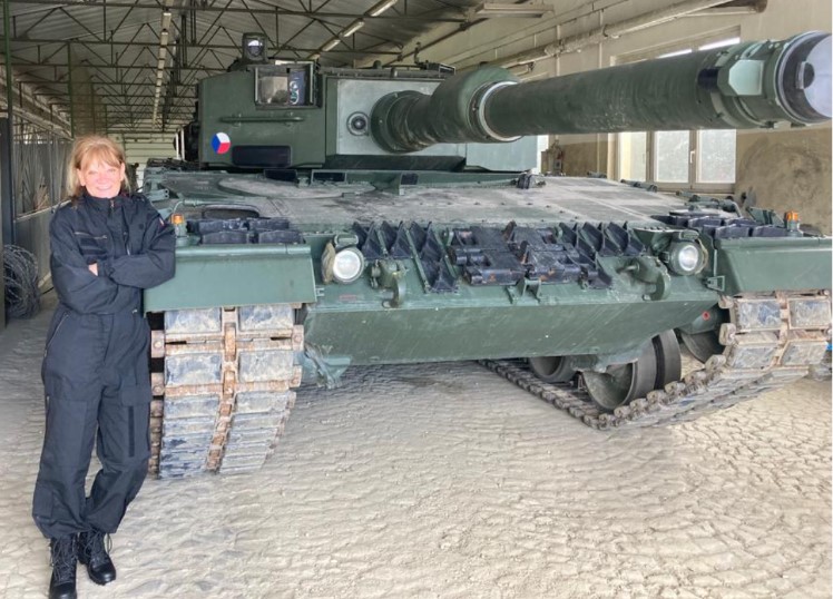 Právě si prohlížíte Tlumočení němčiny při zaškolování příslušníků73. tankového praporu do obsluhy tanků Leopard
